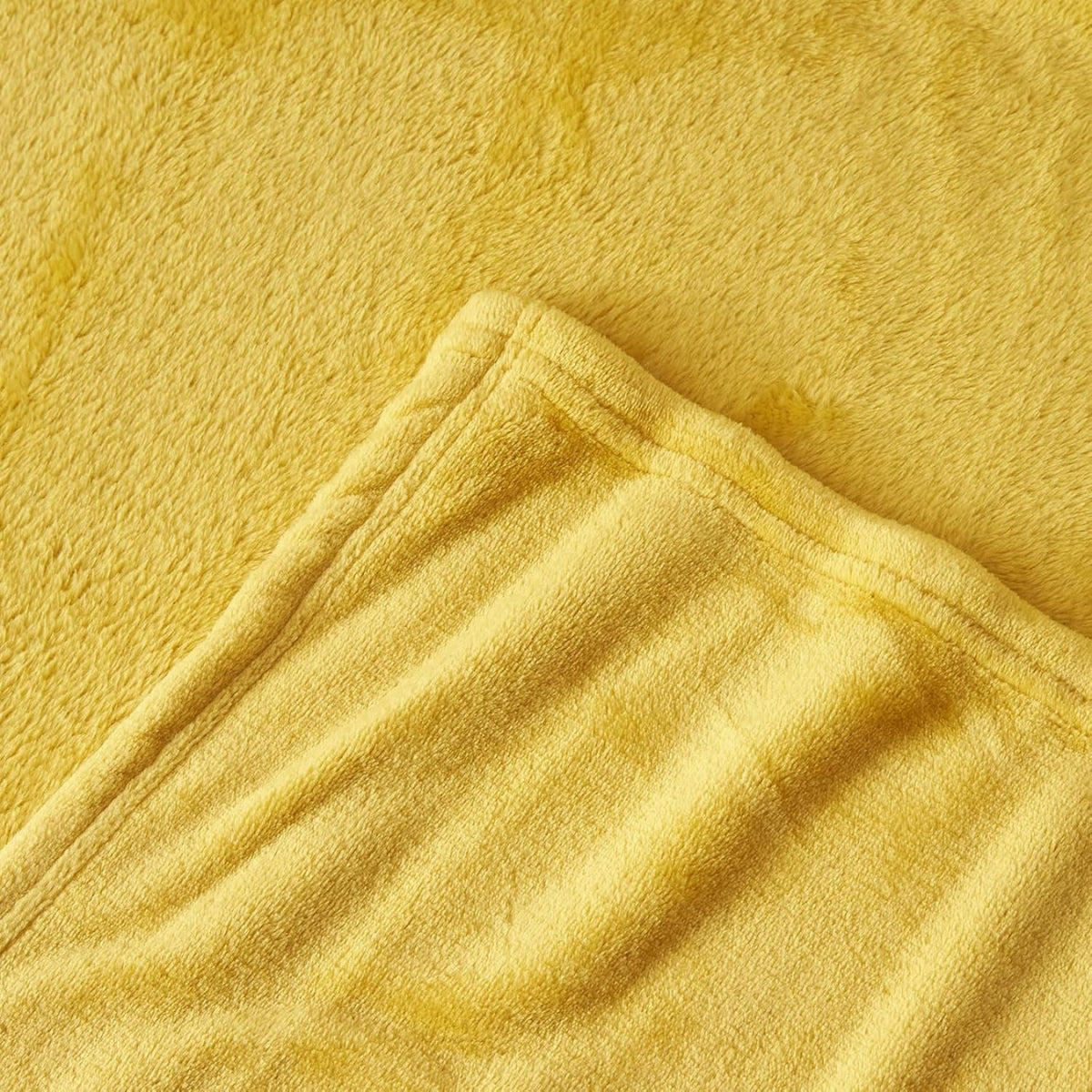 Vømre Plush Blanket - Honey Gold