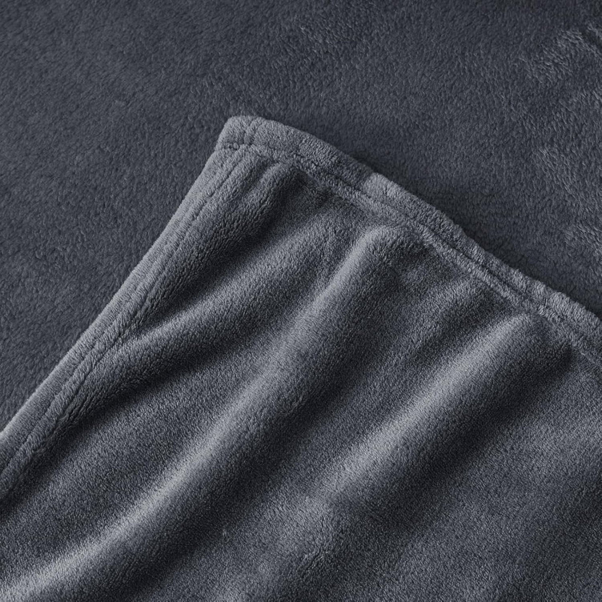 Vømre Plush Blanket - Grey Fog