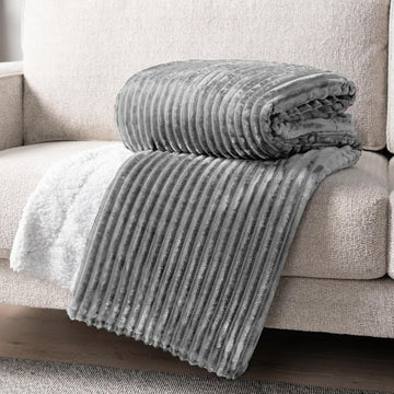 Plush blanket with lamb - Grey Mist