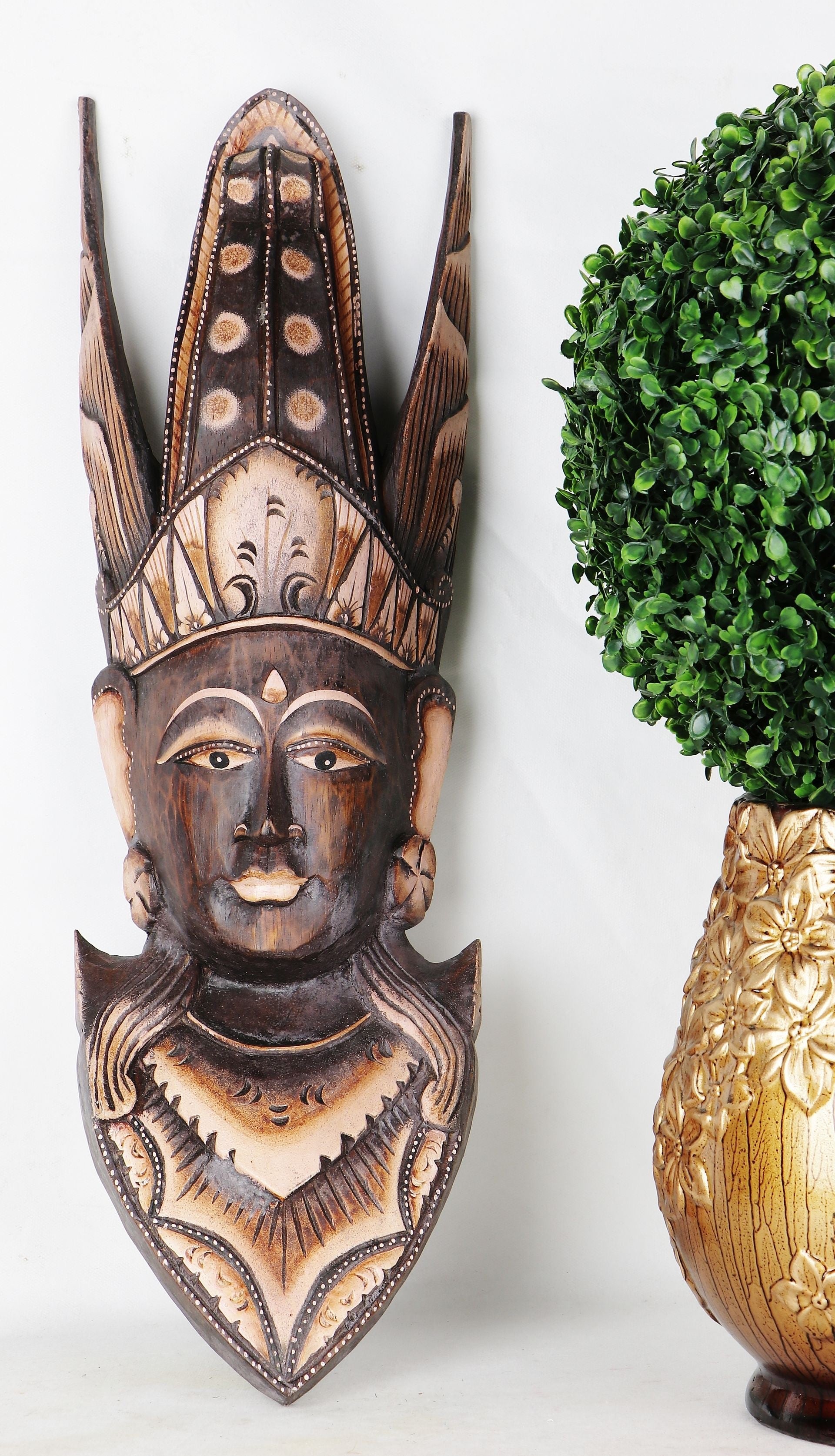 Wooden decoration African king