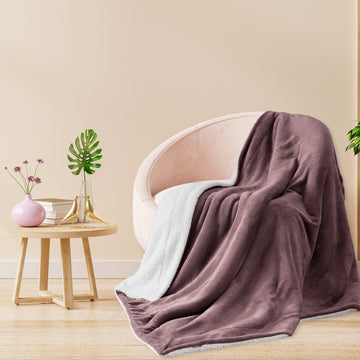 Plush blanket with lamb - Warm Chocolate